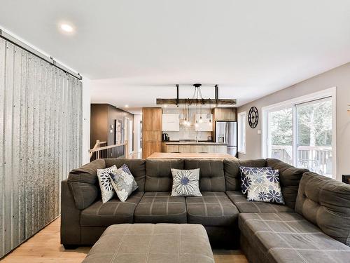 Salon - 118 Rue Des Cuivres, Saint-Colomban, QC - Indoor Photo Showing Living Room