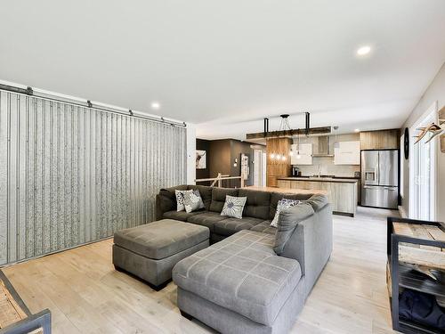 Salon - 118 Rue Des Cuivres, Saint-Colomban, QC - Indoor Photo Showing Living Room