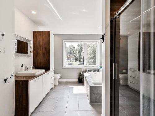 Ensuite bathroom - 118 Rue Des Cuivres, Saint-Colomban, QC - Indoor Photo Showing Bathroom