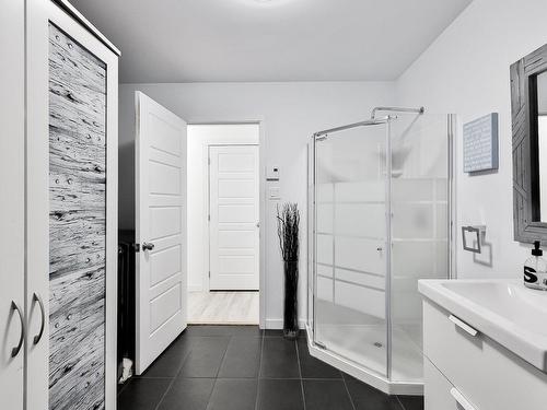 Salle de bains - 118 Rue Des Cuivres, Saint-Colomban, QC - Indoor Photo Showing Bathroom