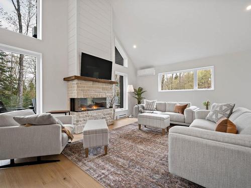 Living room - 198 Ch. Des Randonneurs, La Conception, QC - Indoor Photo Showing Living Room With Fireplace