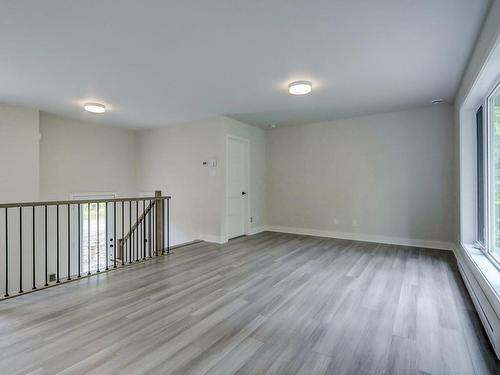 Living room - 100 12E Avenue, Saint-Hippolyte, QC - Indoor Photo Showing Other Room