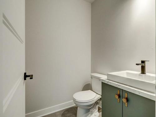 Powder room - 100 12E Avenue, Saint-Hippolyte, QC - Indoor Photo Showing Bathroom