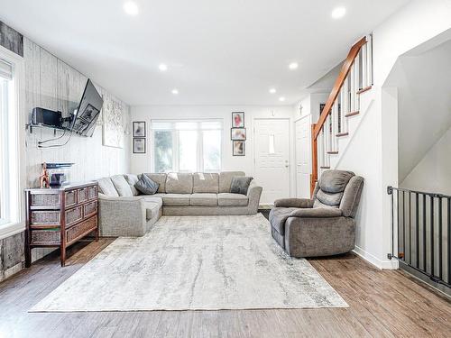 Salon - 1063 Rue Simonet, Laval (Saint-François), QC - Indoor Photo Showing Living Room