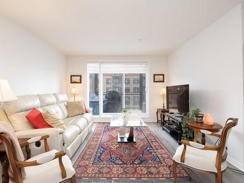 Living room - 307-3167 Boul. De La Gare, Vaudreuil-Dorion, QC - Indoor Photo Showing Living Room