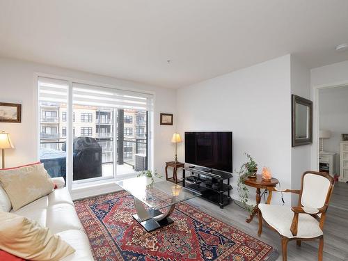 Salon - 307-3167 Boul. De La Gare, Vaudreuil-Dorion, QC - Indoor Photo Showing Living Room