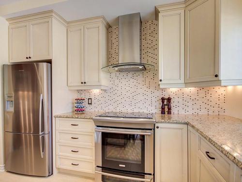 Kitchen - 26-794 Rue Jean-Deslauriers, Boucherville, QC - Indoor Photo Showing Kitchen With Upgraded Kitchen