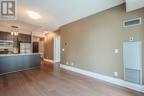 706 - 131 Upper Duke Crescent, Markham, ON - Indoor Photo Showing Kitchen