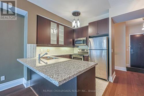 706 - 131 Upper Duke Crescent, Markham (Unionville), ON - Indoor Photo Showing Kitchen With Double Sink With Upgraded Kitchen