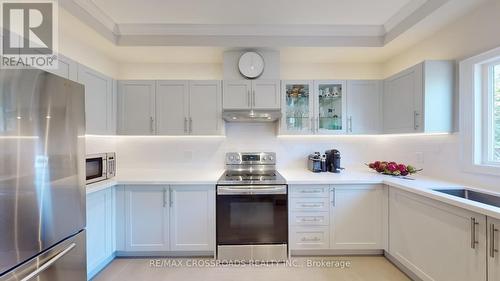 11 Lina Marra Drive, Vaughan (Patterson), ON - Indoor Photo Showing Kitchen