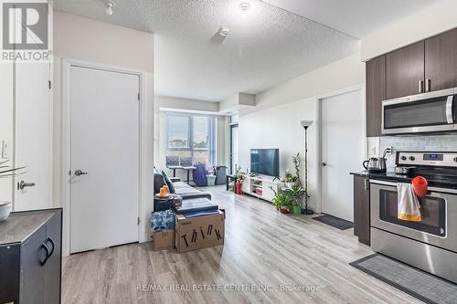 306 - 22 East Haven Drive, Toronto (Birchcliffe-Cliffside), ON - Indoor Photo Showing Kitchen