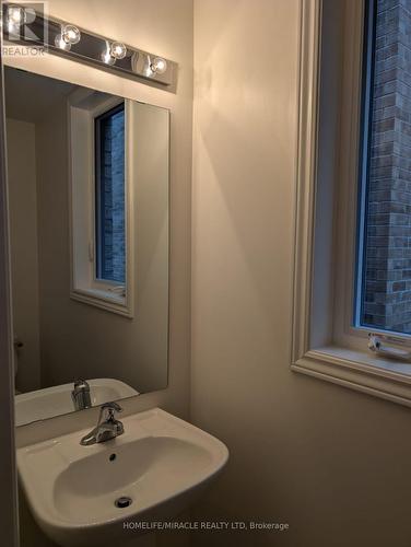 905 Rexton Drive, Oshawa, ON - Indoor Photo Showing Bathroom