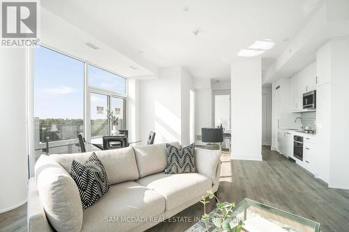 601 - 1316 Kingston Road, Toronto (Birchcliffe-Cliffside), ON - Indoor Photo Showing Living Room