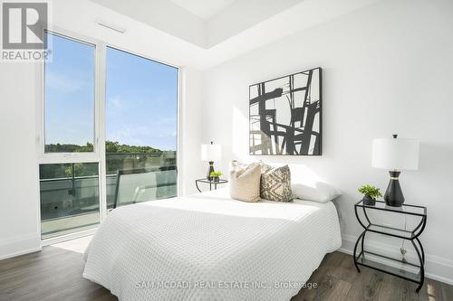 601 - 1316 Kingston Road, Toronto (Birchcliffe-Cliffside), ON - Indoor Photo Showing Bedroom