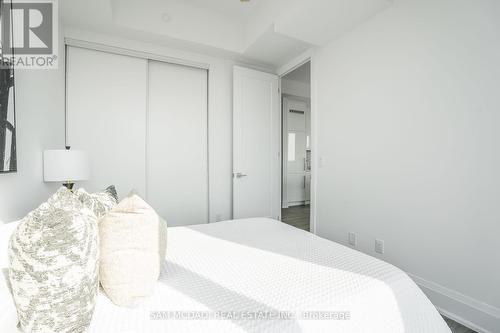 601 - 1316 Kingston Road, Toronto (Birchcliffe-Cliffside), ON - Indoor Photo Showing Bedroom