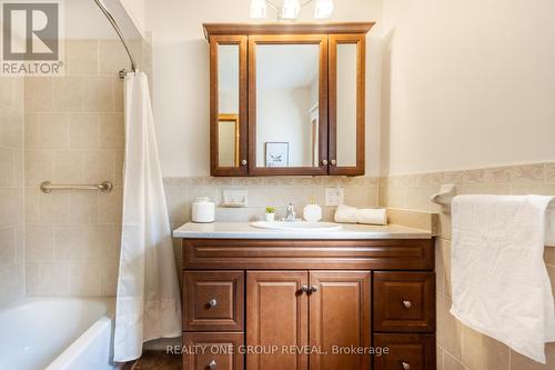 15 Riant Street, Toronto (Scarborough Village), ON - Indoor Photo Showing Bathroom