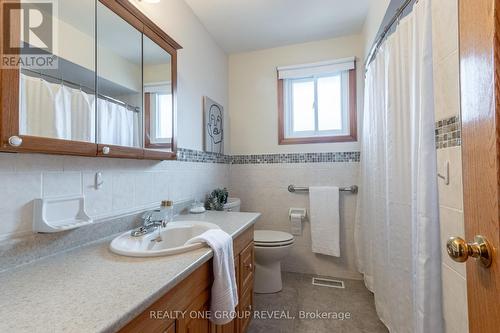 15 Riant Street, Toronto (Scarborough Village), ON - Indoor Photo Showing Bathroom