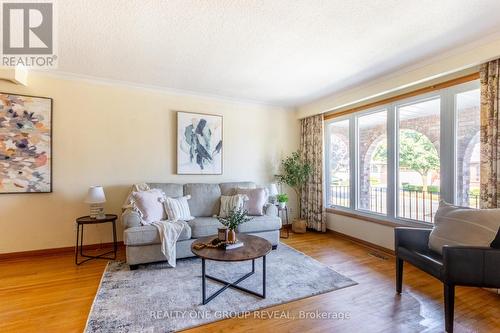 15 Riant Street, Toronto (Scarborough Village), ON - Indoor Photo Showing Living Room