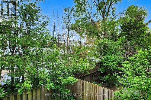 11 Mallingham Court, Toronto (Willowdale East), ON - Outdoor