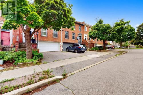 11 Mallingham Court, Toronto (Willowdale East), ON - Outdoor