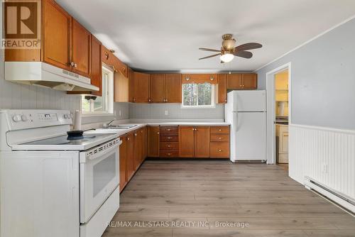 5 Chateau Place, Kawartha Lakes, ON - Indoor Photo Showing Kitchen With Double Sink