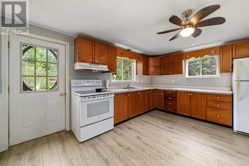 5 Chateau Place, Kawartha Lakes, ON - Indoor Photo Showing Kitchen With Double Sink