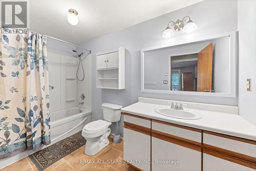 5 Chateau Place, Kawartha Lakes, ON - Indoor Photo Showing Bathroom