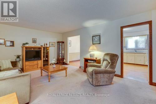 106 Dearborn Avenue, London, ON - Indoor Photo Showing Living Room