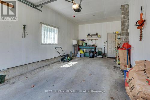 106 Dearborn Avenue, London, ON - Indoor Photo Showing Garage