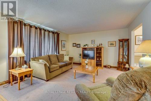 106 Dearborn Avenue, London, ON - Indoor Photo Showing Living Room