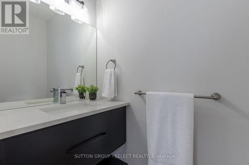 6378 Heathwoods Avenue, London, ON - Indoor Photo Showing Bathroom