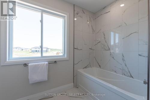 6378 Heathwoods Avenue, London, ON - Indoor Photo Showing Bathroom