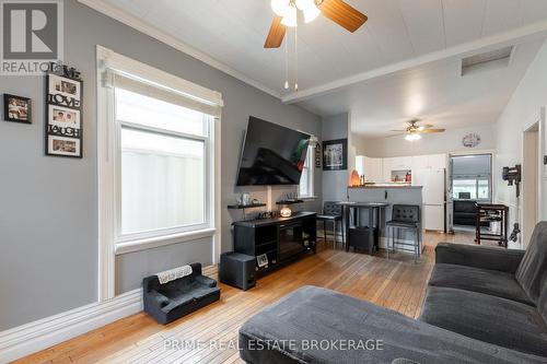 463 Dorinda Street, London, ON - Indoor Photo Showing Living Room