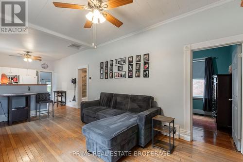 463 Dorinda Street, London, ON - Indoor Photo Showing Living Room