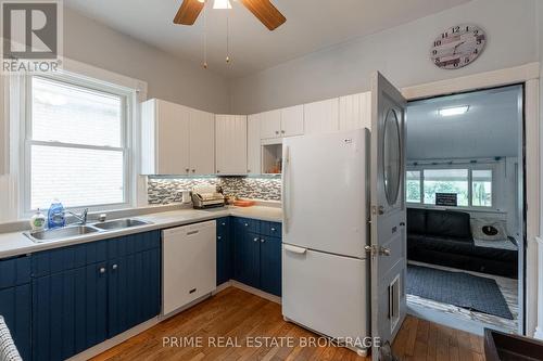 463 Dorinda Street, London, ON - Indoor Photo Showing Kitchen With Double Sink