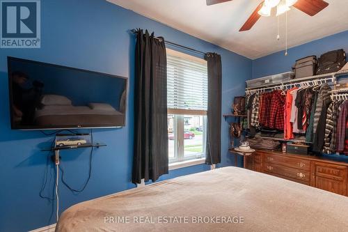 463 Dorinda Street, London, ON - Indoor Photo Showing Bedroom