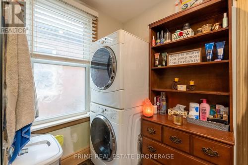 463 Dorinda Street, London, ON - Indoor Photo Showing Laundry Room