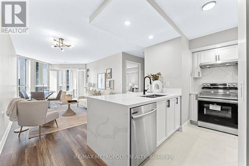 730 - 500 Doris Avenue, Toronto (Willowdale East), ON - Indoor Photo Showing Kitchen With Double Sink With Upgraded Kitchen