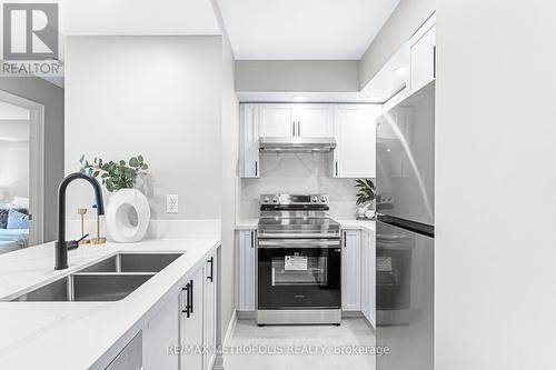 730 - 500 Doris Avenue, Toronto (Willowdale East), ON - Indoor Photo Showing Kitchen With Double Sink With Upgraded Kitchen