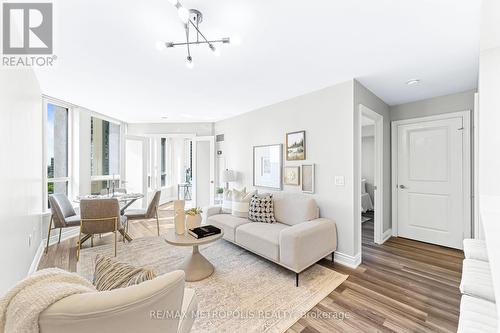 730 - 500 Doris Avenue, Toronto (Willowdale East), ON - Indoor Photo Showing Living Room