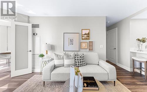 730 - 500 Doris Avenue, Toronto (Willowdale East), ON - Indoor Photo Showing Living Room