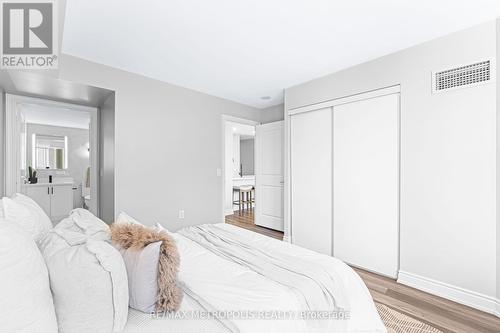 730 - 500 Doris Avenue, Toronto (Willowdale East), ON - Indoor Photo Showing Bedroom