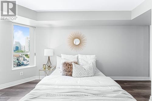 730 - 500 Doris Avenue, Toronto (Willowdale East), ON - Indoor Photo Showing Bedroom