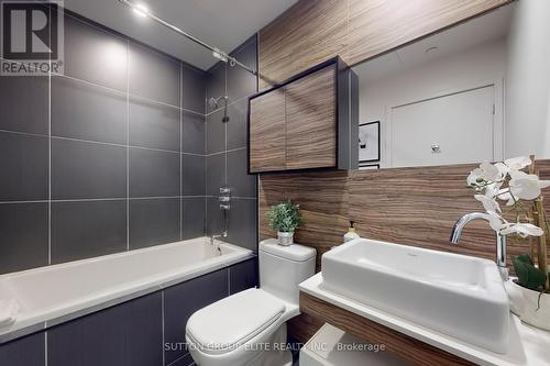 1705 - 75 St Nicholas Street, Toronto, ON - Indoor Photo Showing Bathroom