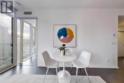 1705 - 75 St Nicholas Street, Toronto, ON - Indoor Photo Showing Dining Room