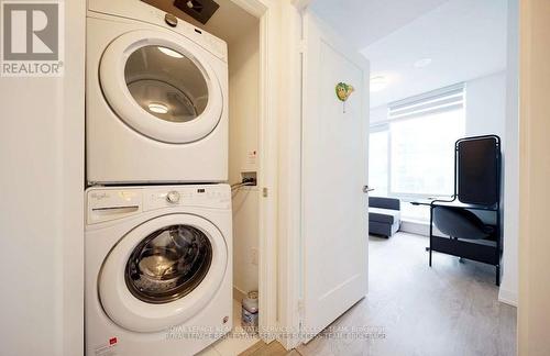 1305 - 10 York Street, Toronto, ON - Indoor Photo Showing Laundry Room