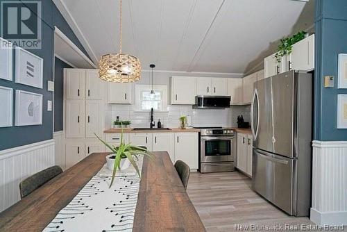 6 Holly Court, Lincoln, NB - Indoor Photo Showing Kitchen