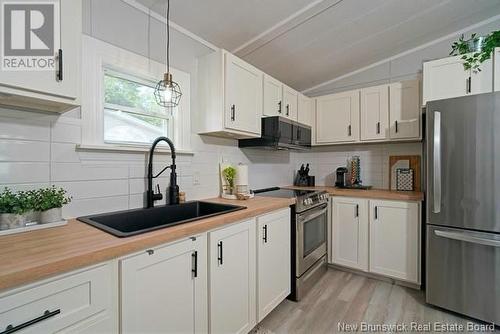 6 Holly Court, Lincoln, NB - Indoor Photo Showing Kitchen With Upgraded Kitchen