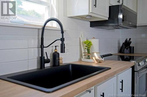 6 Holly Court, Lincoln, NB - Indoor Photo Showing Kitchen