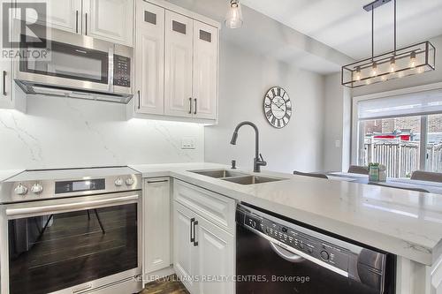 721 Yarfield Crescent, Newmarket (Glenway Estates), ON - Indoor Photo Showing Kitchen With Double Sink